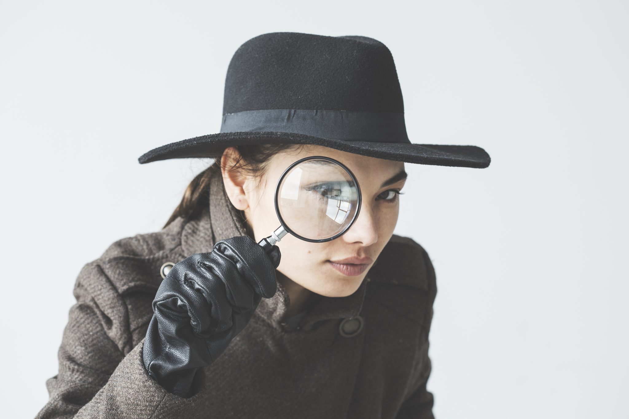 14 Pros and Cons of Being a Private Investigator