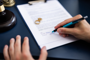 Consulting with a lawyer in court to sign a divorce agreement document.